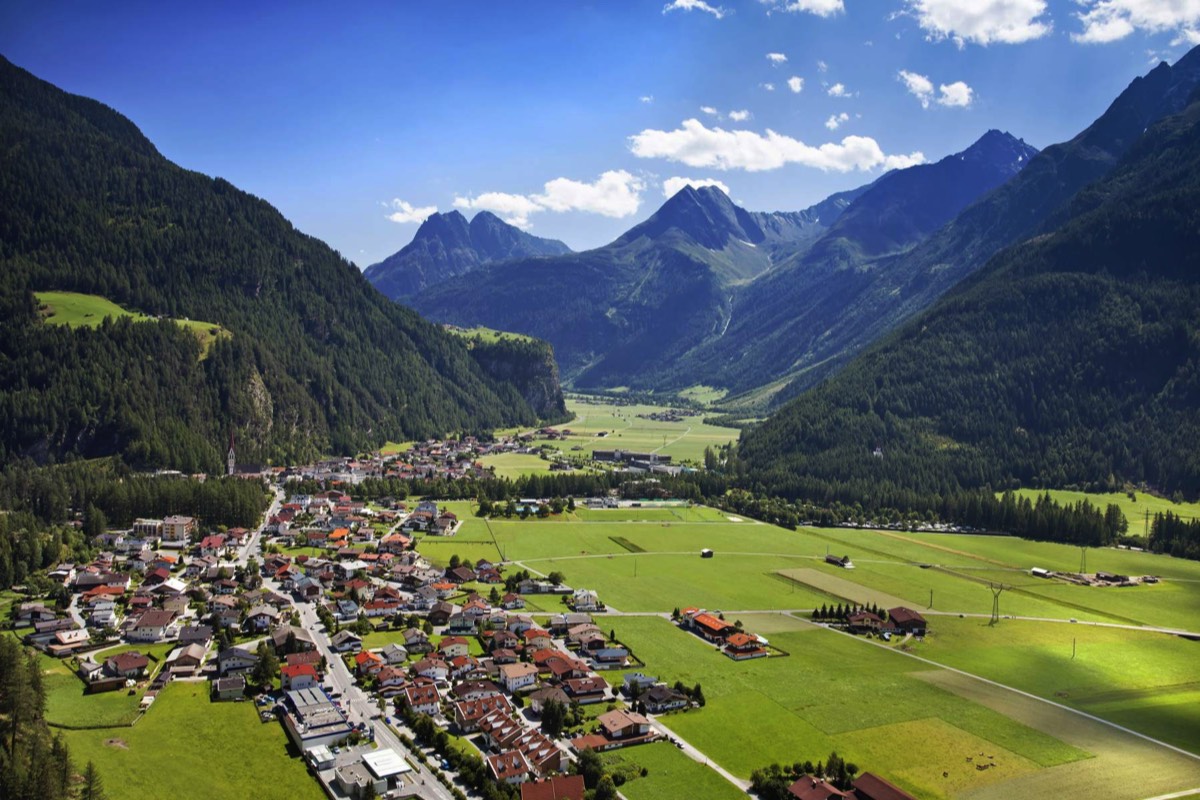 Blick auf Längenfeld und Burgstein